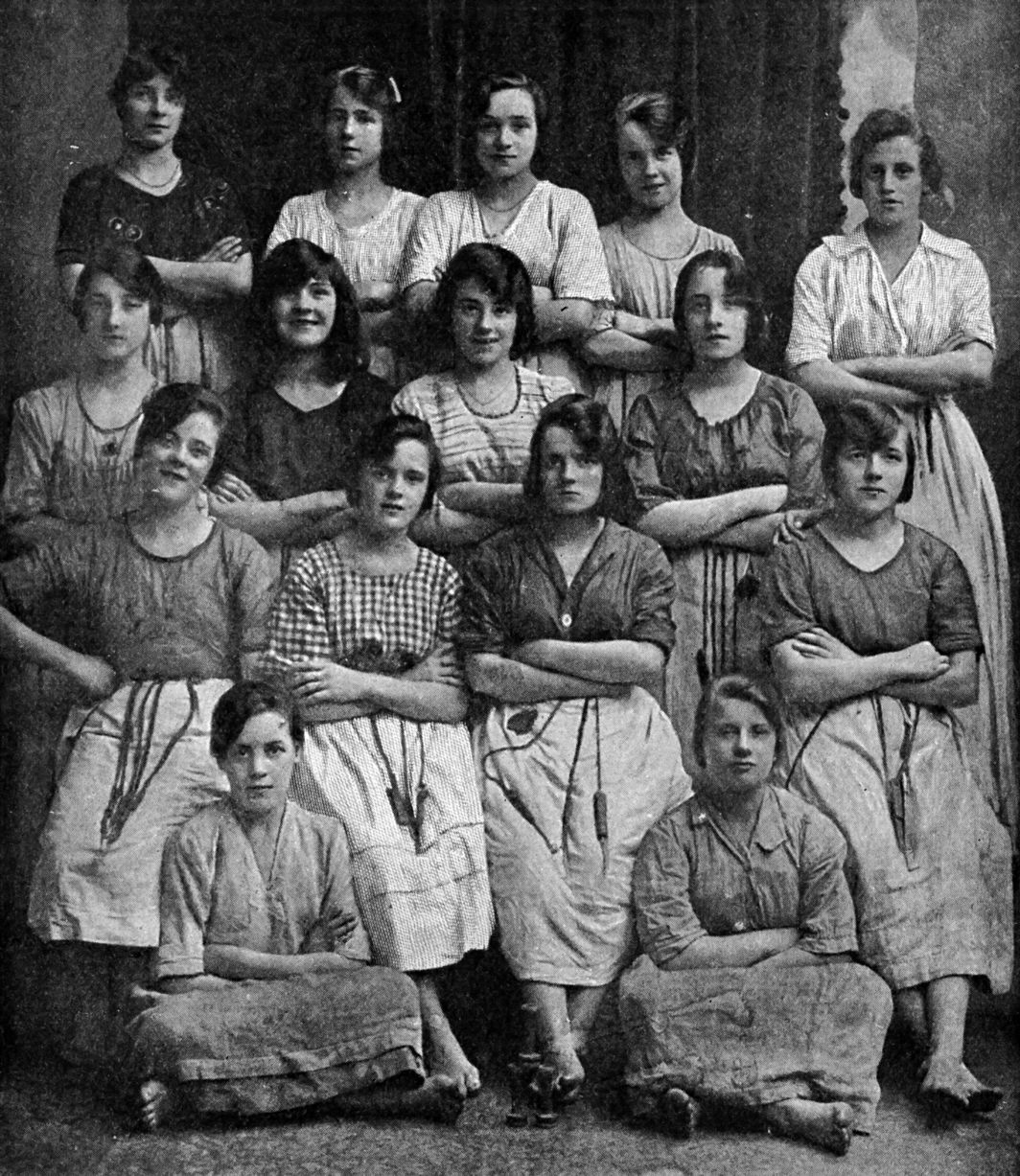 Irish Linen Girls, ca. 1900