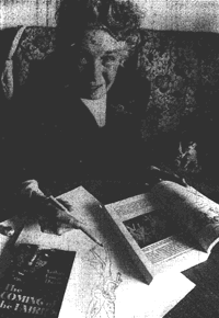 Elsie Wright drawing a fairy in 1983.
